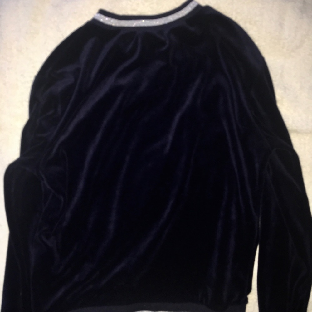 Divided pull over - Picture 2 of 2